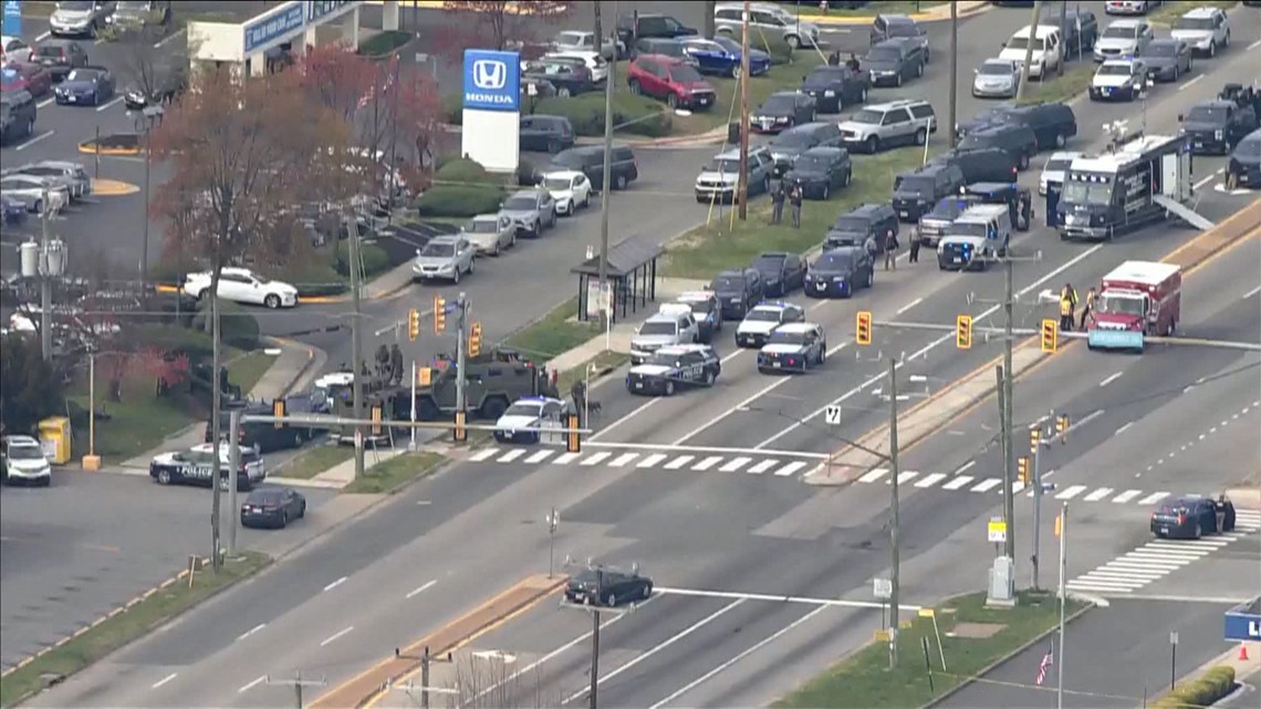 Richmond Highway shut down, abduction suspect barricaded in car - Vimarsana News