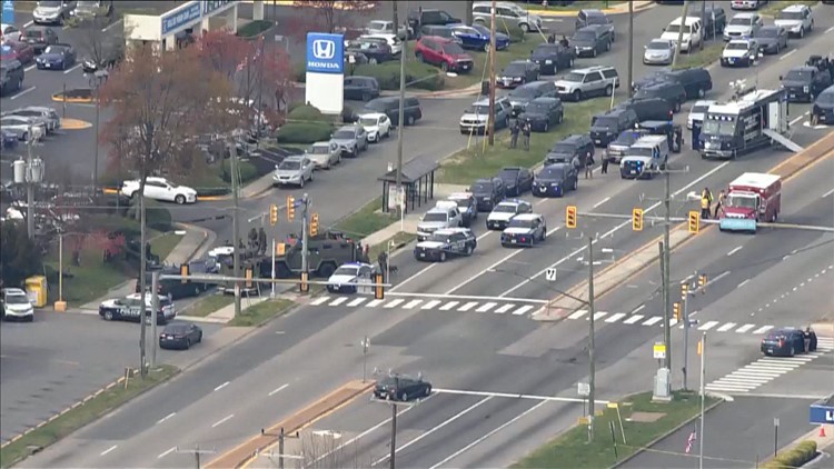 Richmond Highway shut down due to police standoff with abduction suspect