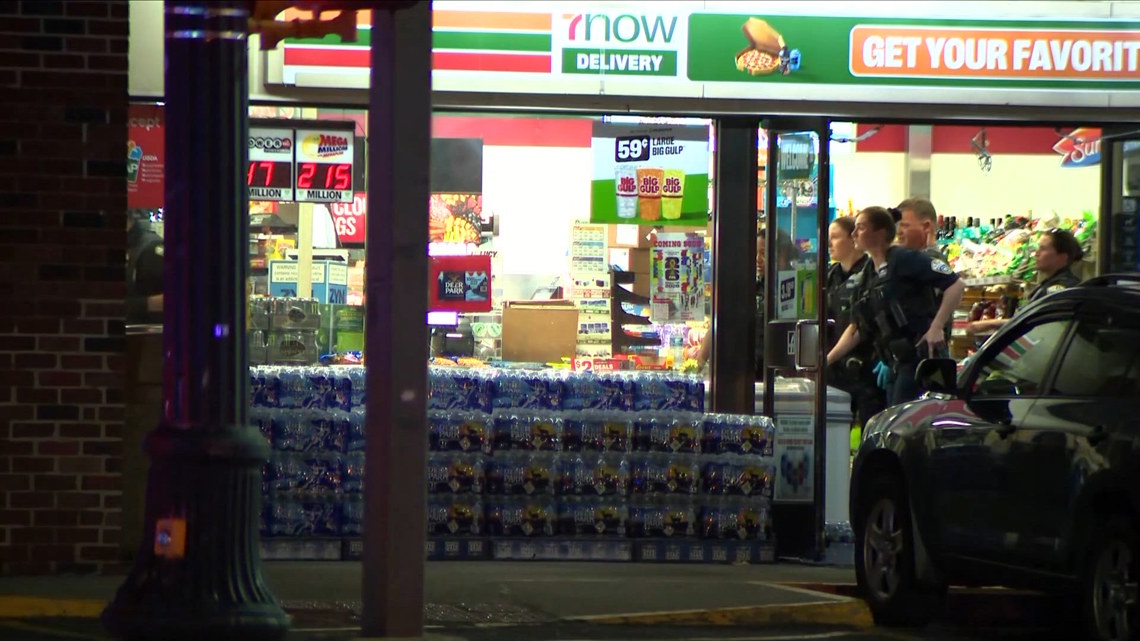Man shot by Arlington police after standoff in a 7-Eleven dies
