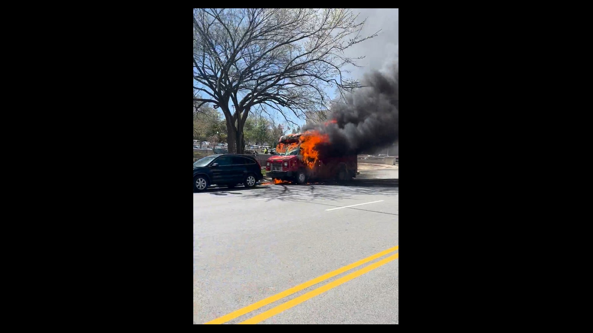 DC Fire/EMS was dispatched at 1:06pm for a reported food truck on fire near the intersection of 10th Street & Constitution Avenue NW.