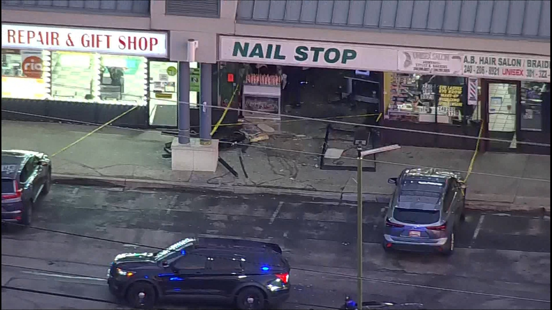 3 People Hospitalized After Car Crashes Into Nail Salon 4654