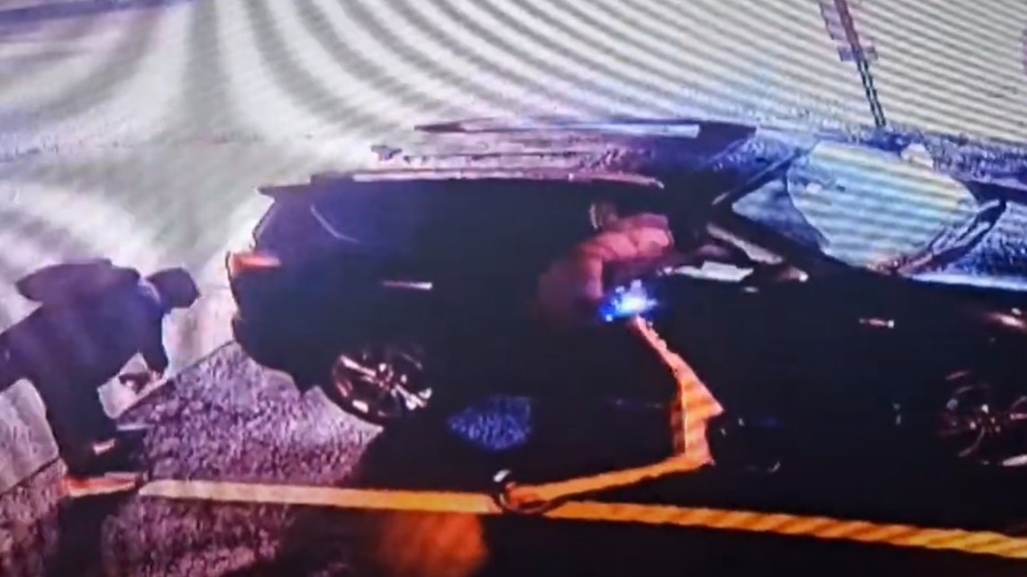 超过50辆汽车遭遇砸窗恶行，警方发布两名嫌疑人的监控视频