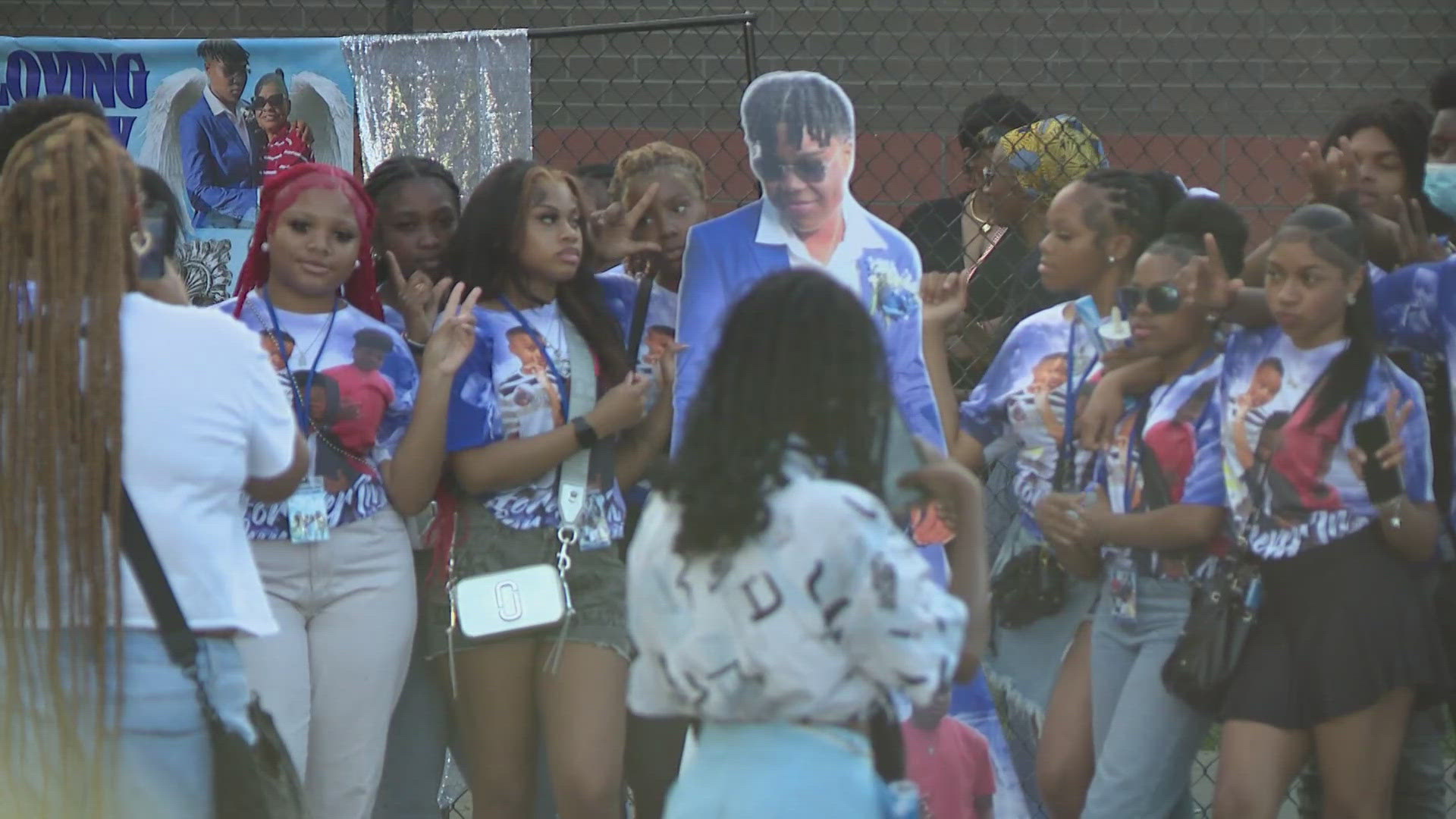 Community holds vigil for 15-year-old shot and killed in N.E. DC ...