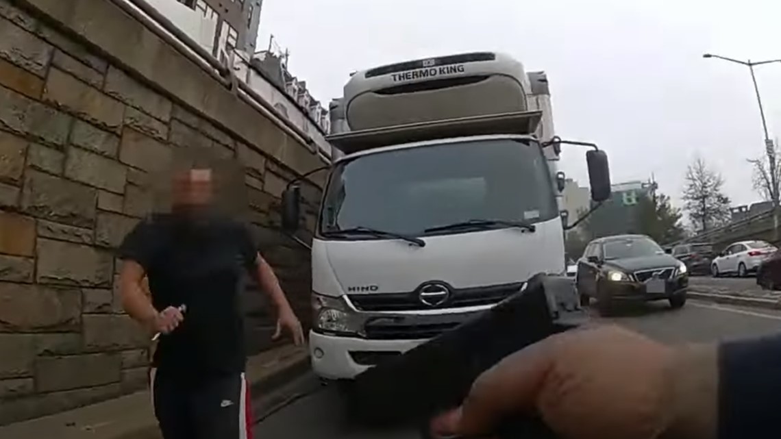 DC Police release video of officer shooting man in mental crisis - Vimarsana News