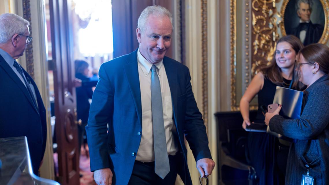 Maryland, Virginia senators introduce bill to pause mortgage payments for federal workers during shutdown