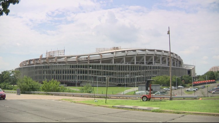 Governor Glenn Youngkin wants new Commanders stadium in Virginia