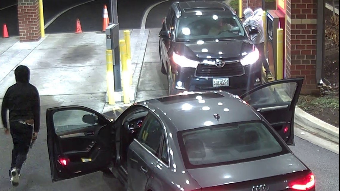 Police search for suspects in Riverdale Park carjacking