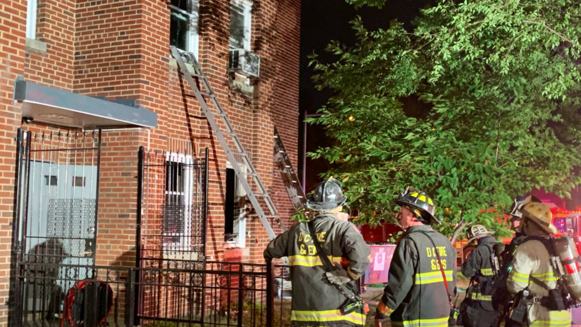 10 people rescued from overnight apartment fire in Northwest DC | wusa9.com