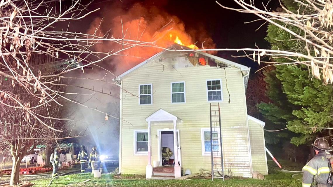 4 displaced after Fort Washington fire