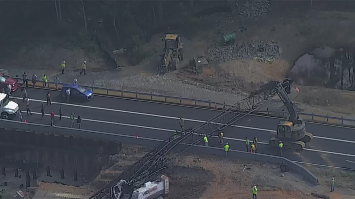Crane falls over interstate in Washington County