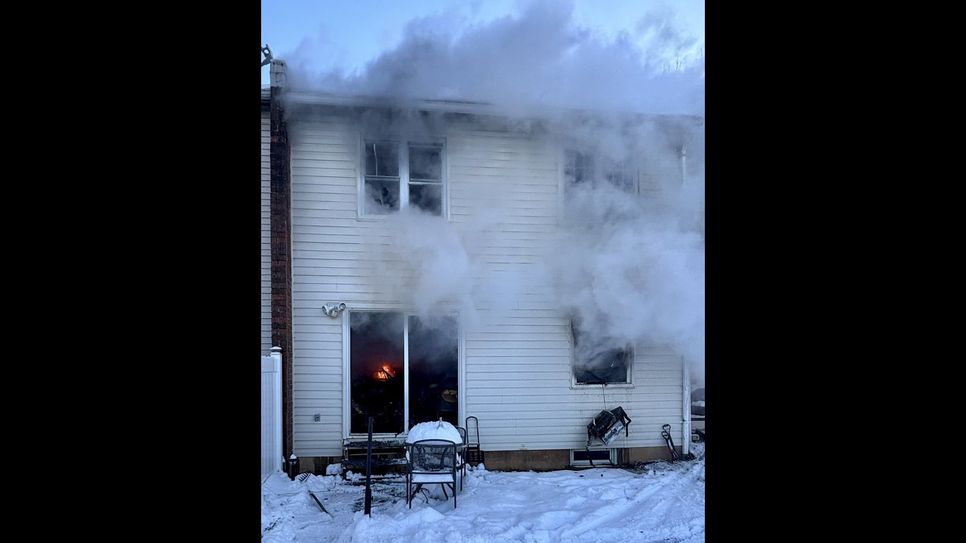 Fire leaves two people without homes, cats dead | wusa9.com