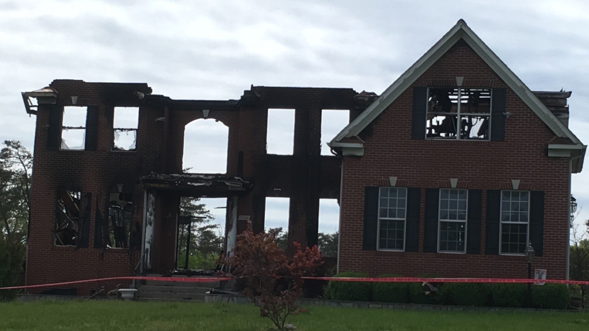 Family saves themselves from fire by jumping from second story window ...