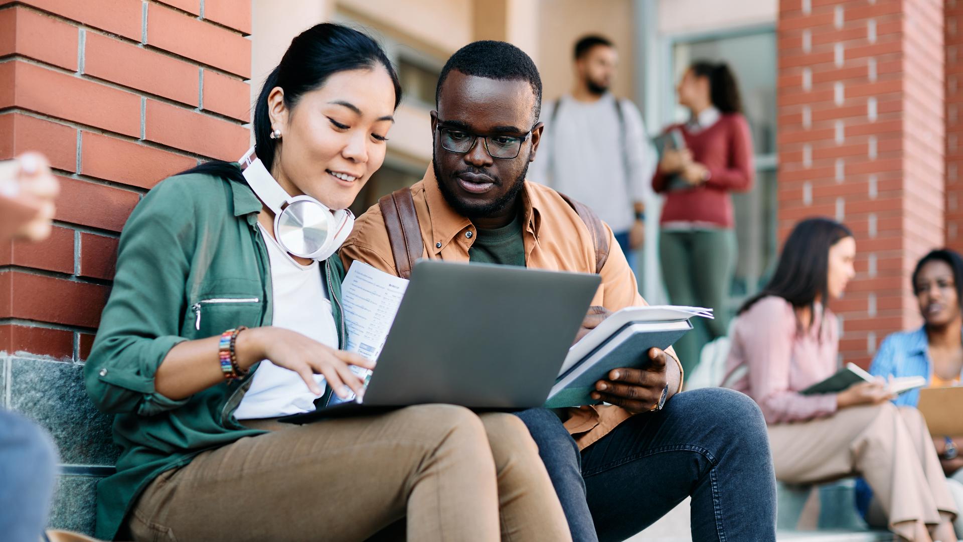 Sponsored by: Katie Linendoll Productions. Tech expert Katie Linendoll gives us the scoop on the top back-to-school tech and gadgets this year. 