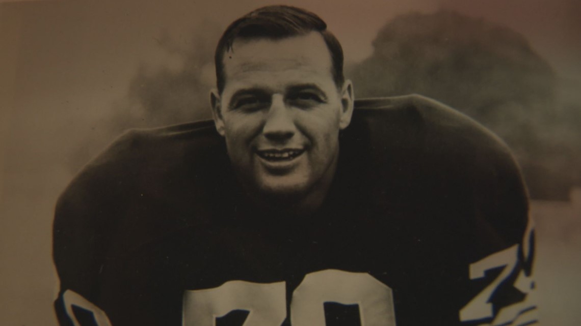 Hall of Fame linebacker Sam Huff dies at 87