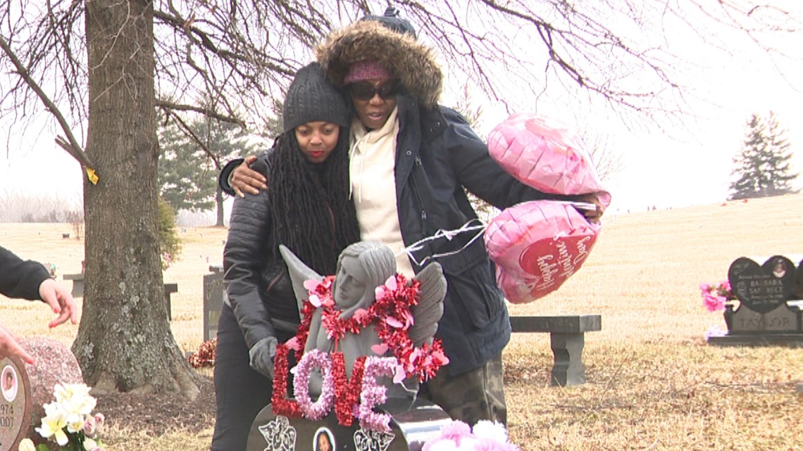 Mother pleading for answers one year after daughter's death - Vimarsana News