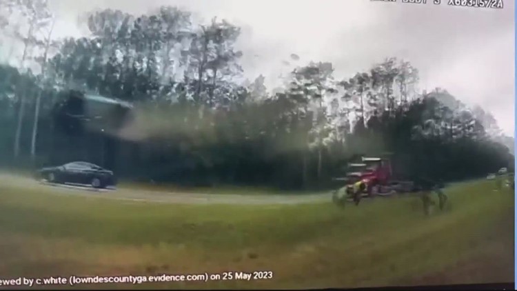 WATCH: Driver's car goes flying off tow truck in Lowndes County, Georgia