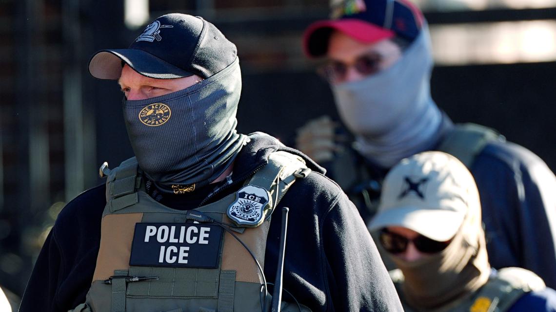 Virginia bill aims to ban police face coverings, open officers to lawsuits amid rise in ICE activity