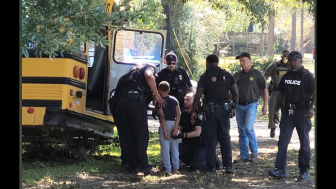 VIDEO: Child in stolen school bus leads Baton Rouge police on chase ...
