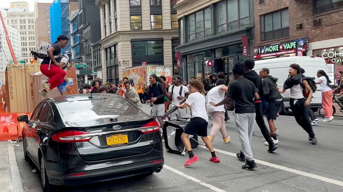 Twitch streamer's giveaway in Union Square sparks chaos | wusa9.com