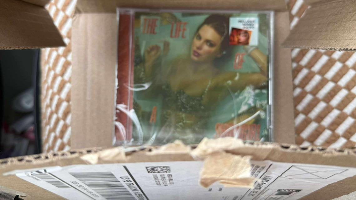 Taylor Swift fans report missing signed CDs from orders | wusa9.com